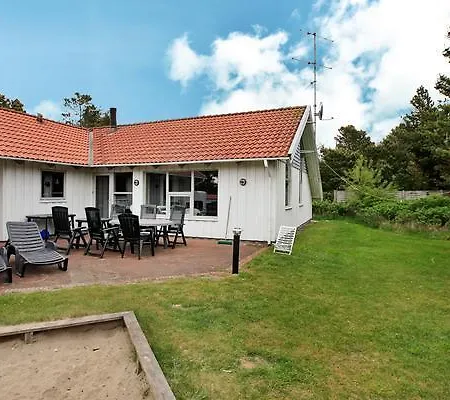 Five-bedroom Holiday In 10 Casa vacanze *