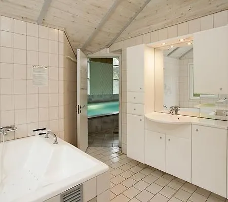Five-bedroom Holiday In 10 Casa vacanze Blåvand